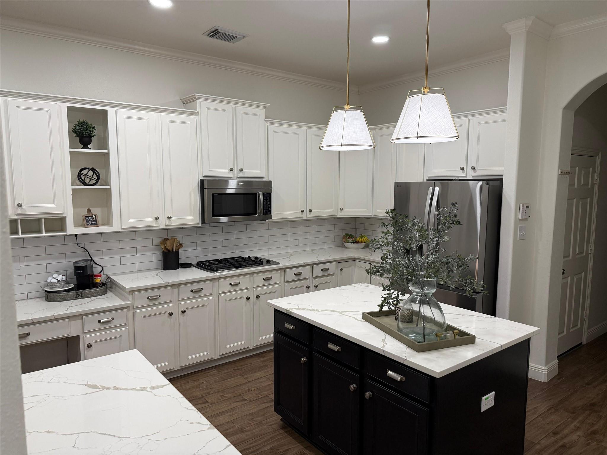 2811 Knob Hill Street