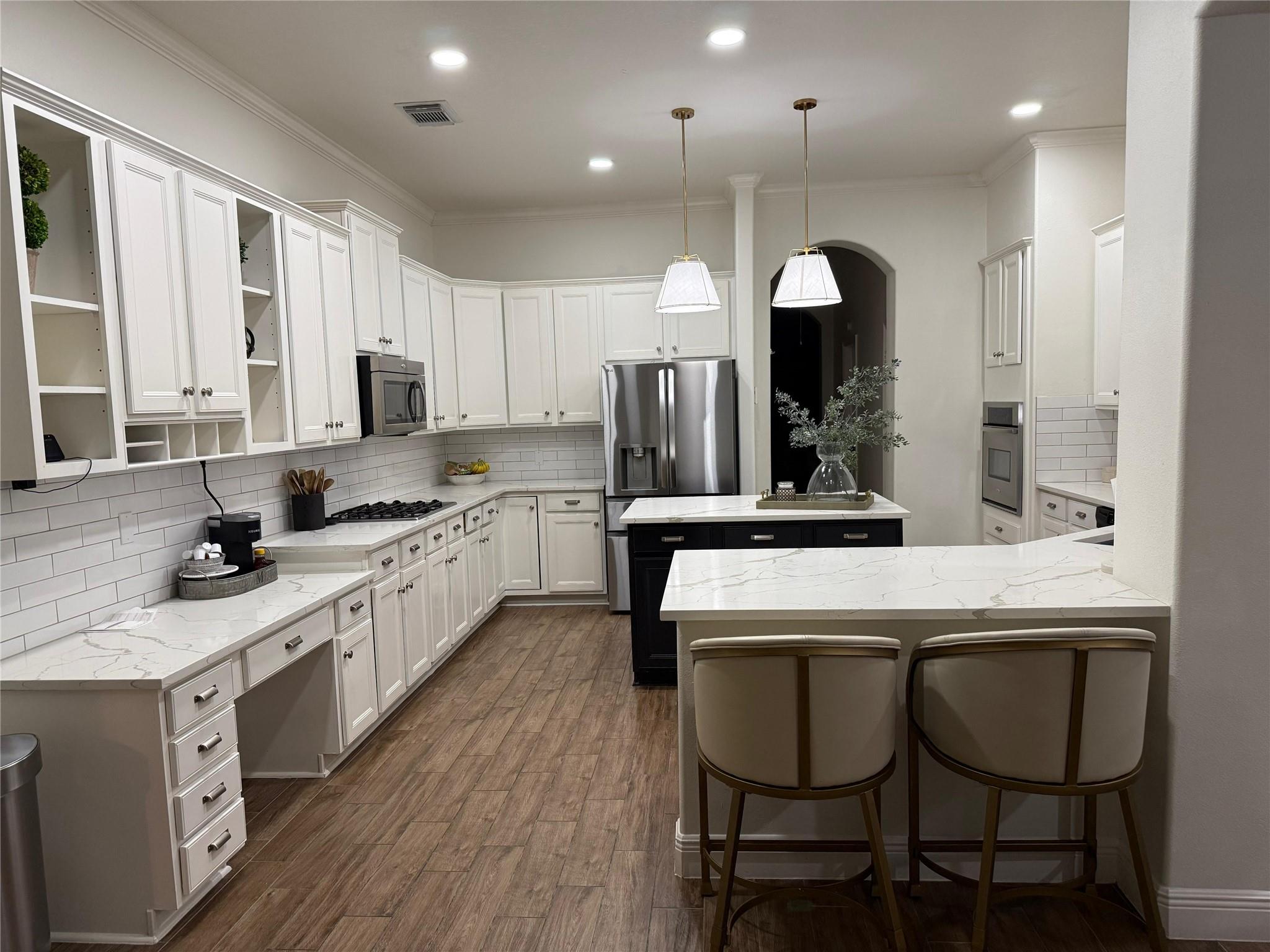 2811 Knob Hill Street