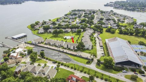 Photo of 203 Lakeview Terrace, Montgomery, TX 77356 (MLS # 81806977)