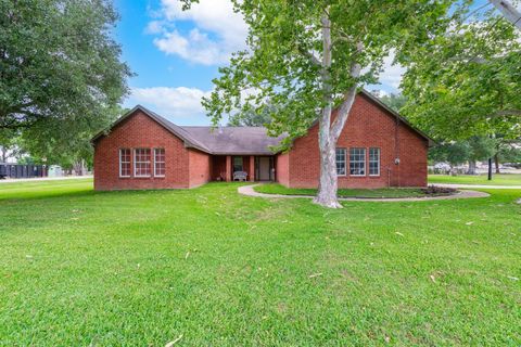 Photo of 330 N 4th Street, Beasley, TX 77417 (MLS # 91949045)