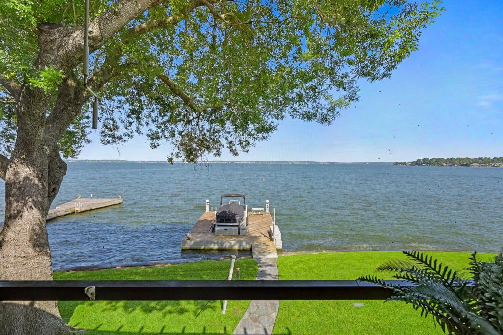 Photo of 1422 Bowsprit Point, Willis, TX 77318 (MLS # 39900168)