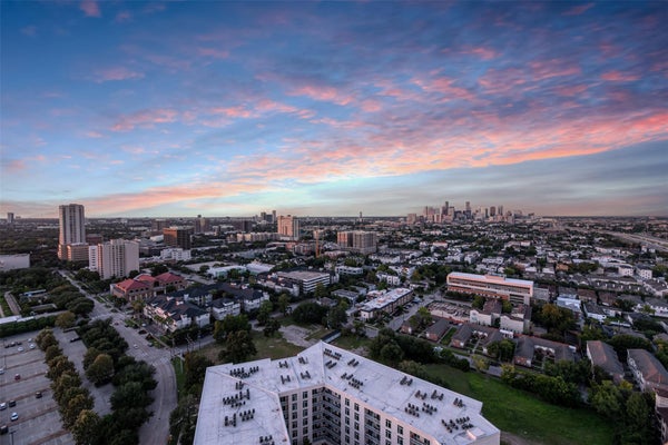 1701 HERMANN DR # 27CE, HOUSTON, TX 77004 - Image ccf7f3e8c10c304e8a608a597cdde01e/3148966005
