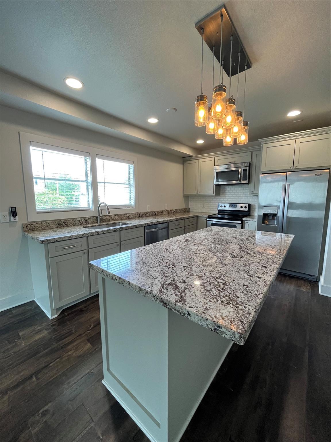 1624 Sealy 202