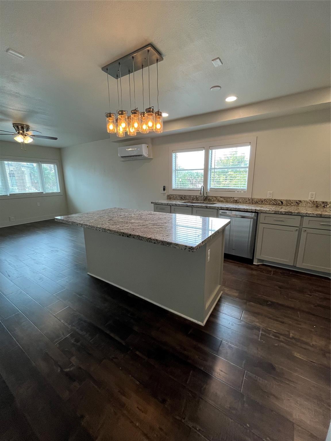 1624 Sealy 202