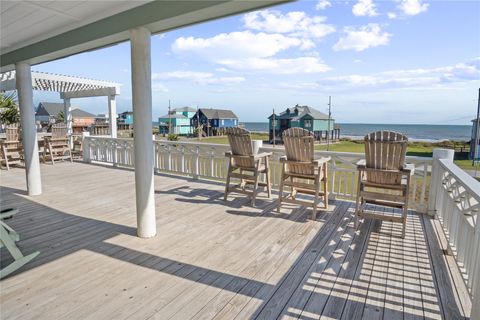 Photo of 940 Raymond, Crystal Beach, TX 77650 (MLS # 49920893)