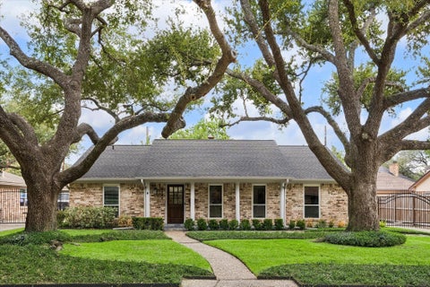 Photo of 2444 Brookmere Drive, Houston, TX 77008 (MLS # 47693357)