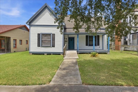 Photo of 1206 Pine Avenue, Orange, TX 77630 (MLS # 97874848)