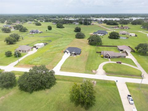 1068 Quarter Horse Trail Angleton TX 77515