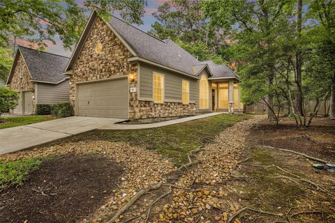 Photo of 18 Endor Forest Place, The Woodlands, TX 77382 (MLS # 66810453)