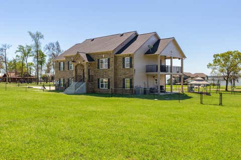 Homes For Sale - 264 Falcon Point<br/> Onalaska, TX 77360