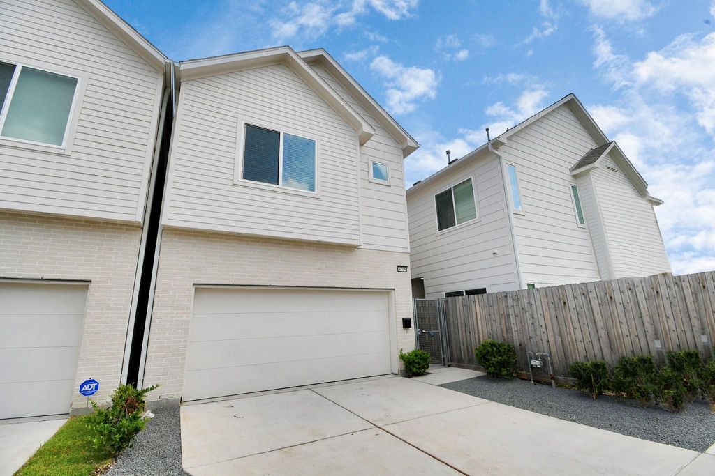 Photo of 4709 Oats Street, Houston, TX 77020 (MLS # 47240922)