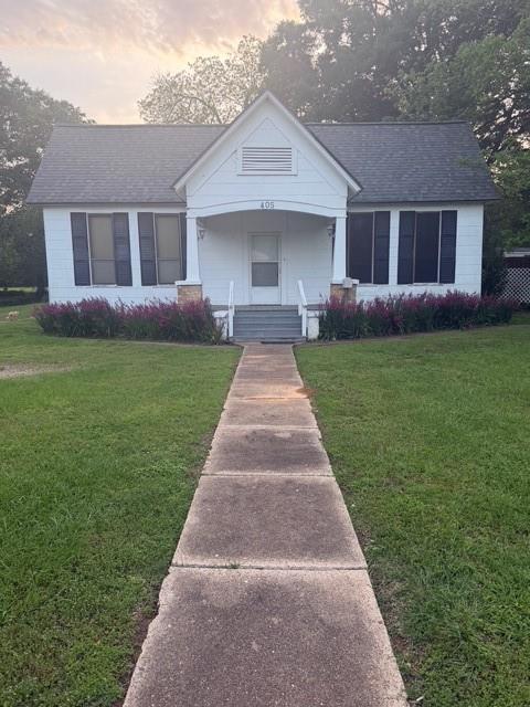 Photo of 405 S 10th Street, Crockett, TX 75835 (MLS # 2103793)