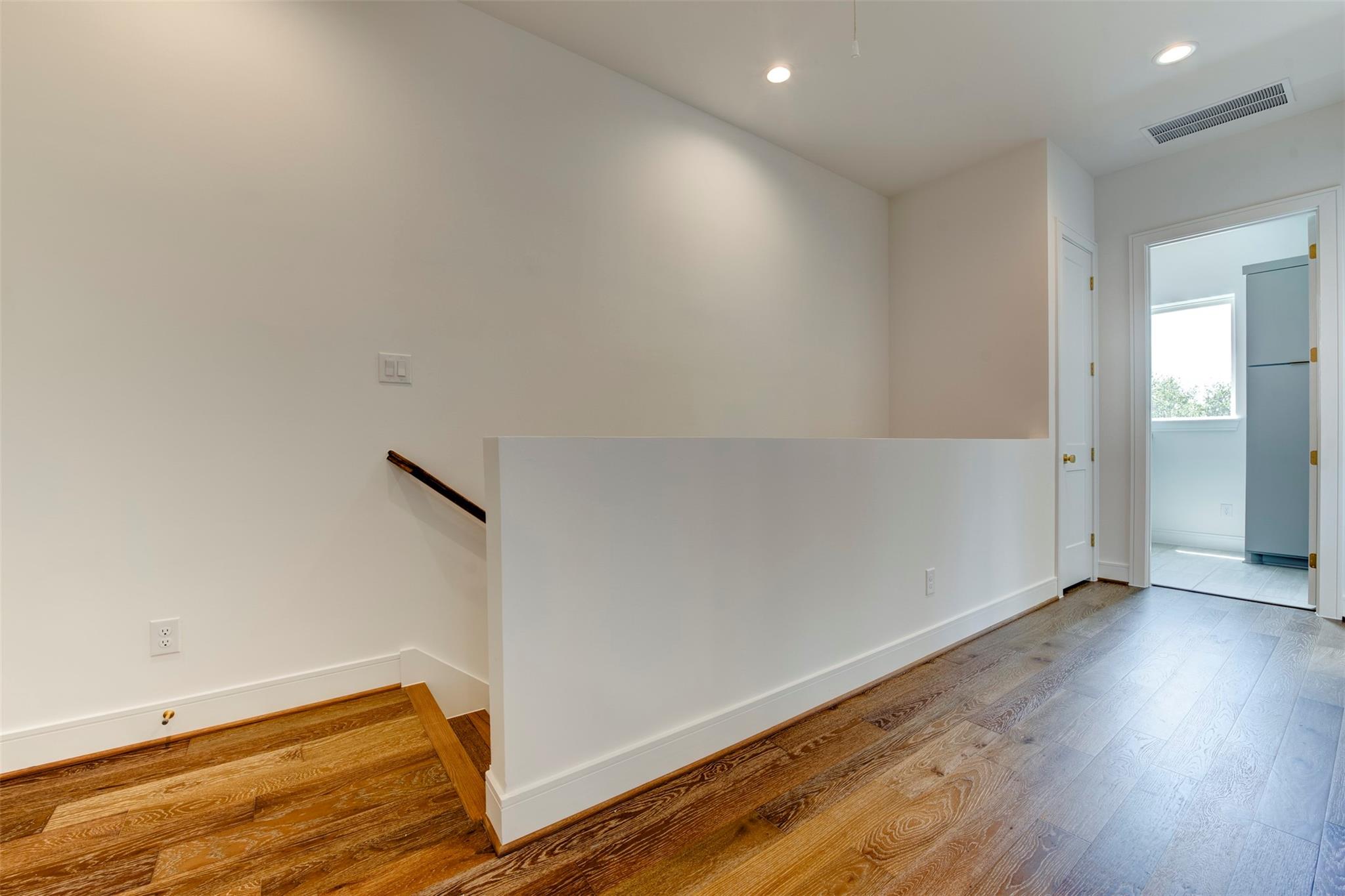 Houston, Texas 77055, United States, 3 Bedrooms Bedrooms, ,4 BathroomsBathrooms,Residential,Active,240025