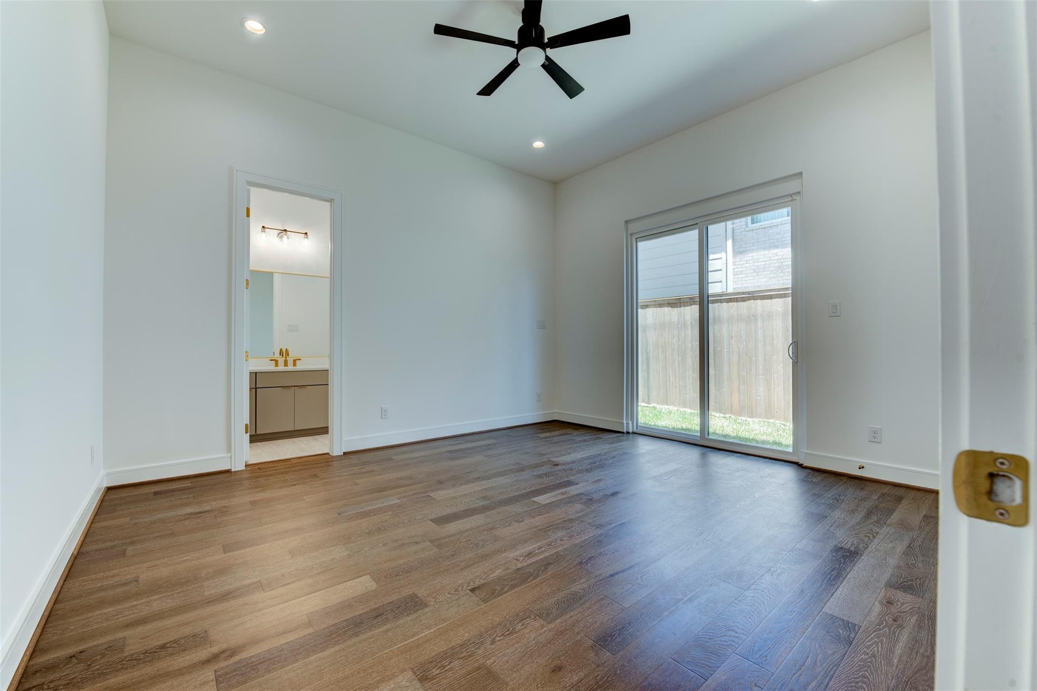 Houston, Texas 77055, United States, 3 Bedrooms Bedrooms, ,4 BathroomsBathrooms,Residential,Active,240025