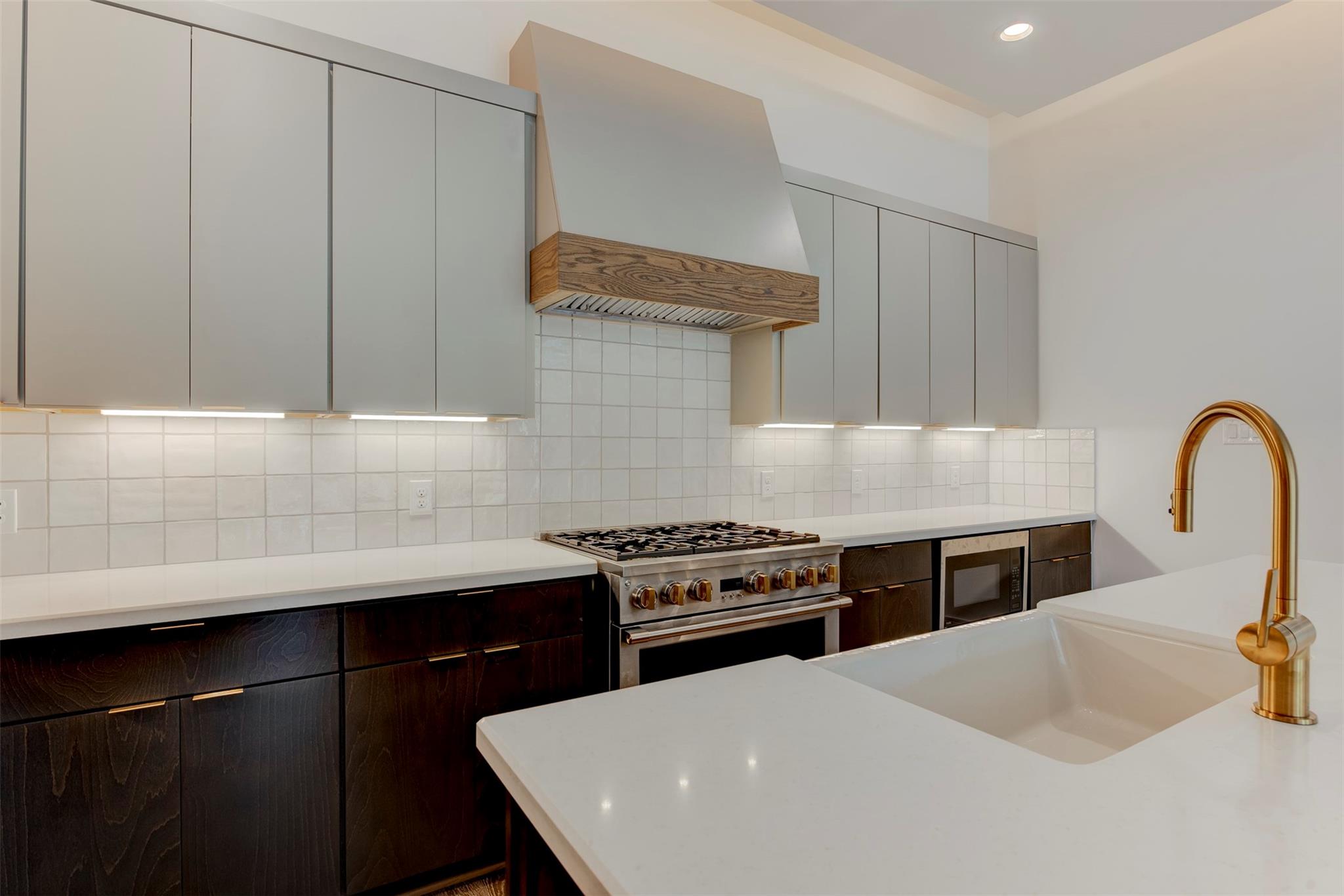 Houston, Texas 77055, United States, 3 Bedrooms Bedrooms, ,4 BathroomsBathrooms,Residential,Active,240025