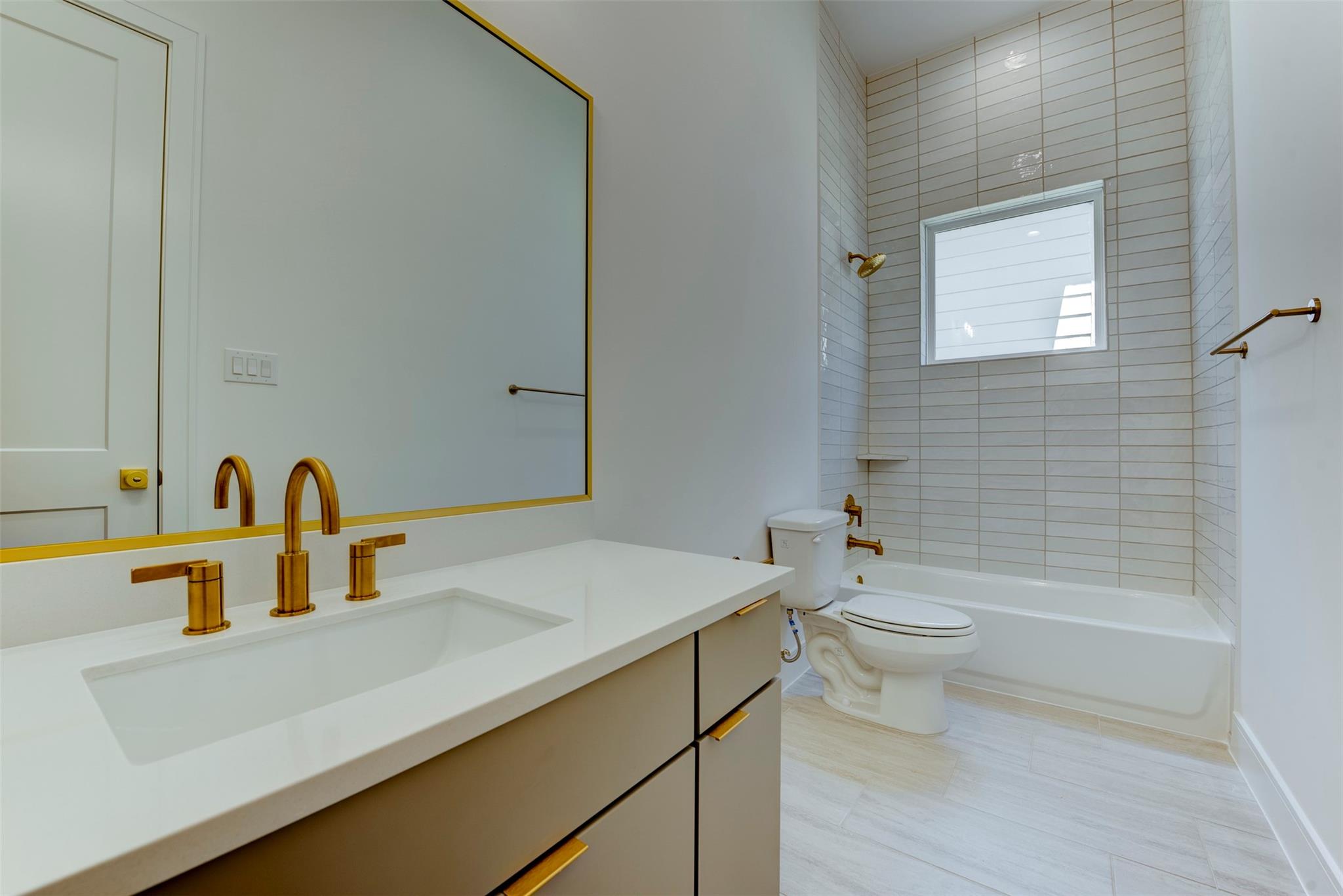 Houston, Texas 77055, United States, 3 Bedrooms Bedrooms, ,4 BathroomsBathrooms,Residential,Active,240025