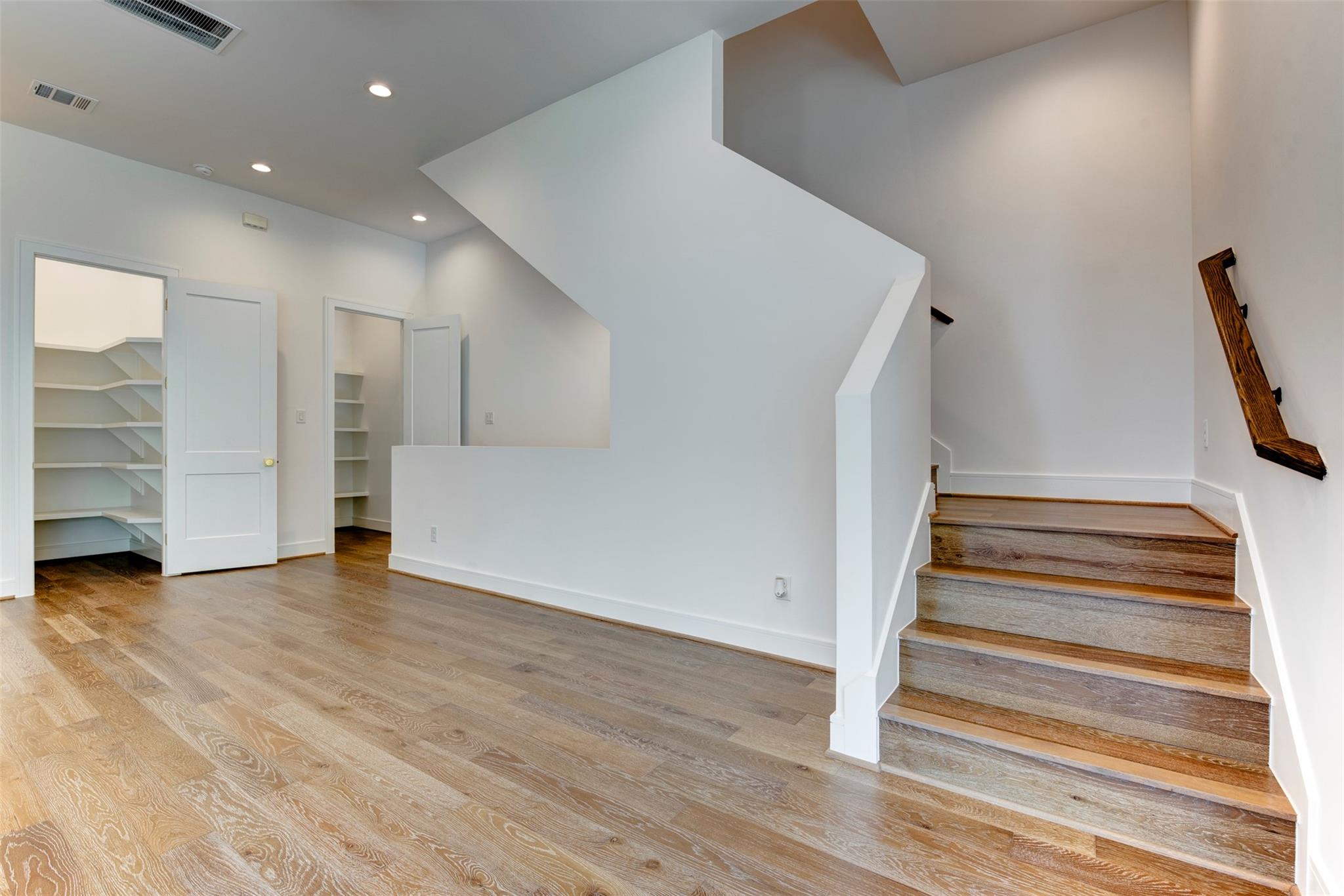 Houston, Texas 77055, United States, 3 Bedrooms Bedrooms, ,4 BathroomsBathrooms,Residential,Active,240025