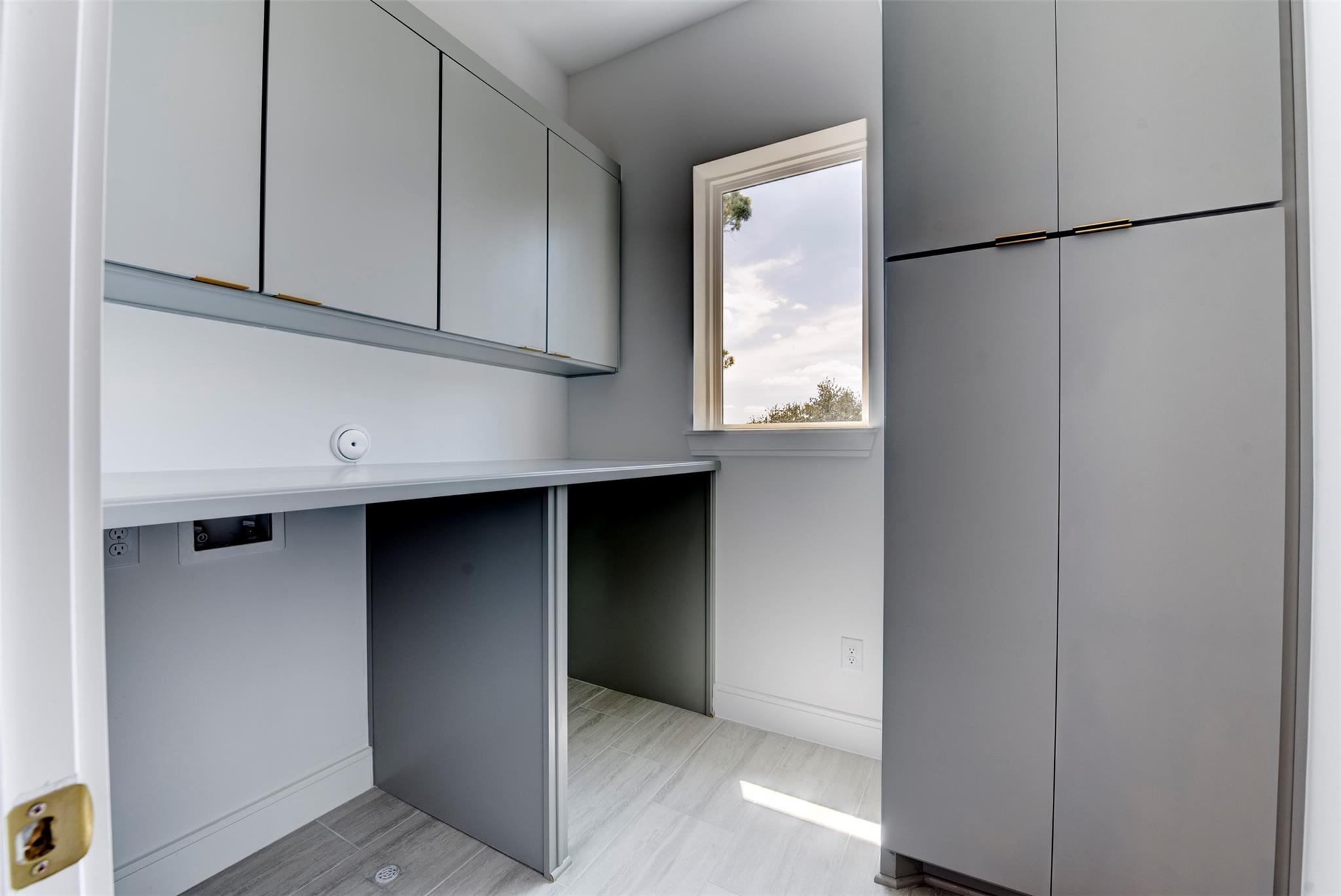 Houston, Texas 77055, United States, 3 Bedrooms Bedrooms, ,4 BathroomsBathrooms,Residential,Active,240025