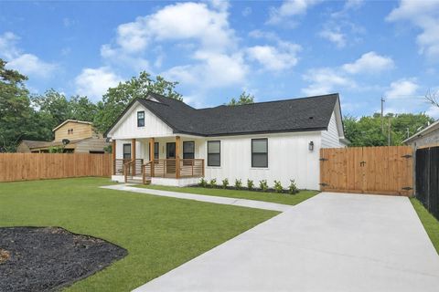 Photo of 1008 Danube Street, Houston, TX 77051 (MLS # 17589026)