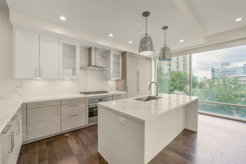 Photo of 2047 Westcreek Lane #302, Houston, TX 77027 (MLS # 8209190)