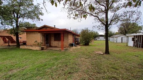 Photo of 1504 11th Street, Paducah, TX 79248 (MLS # 45917209)