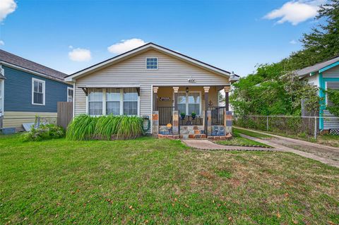 Photo of 4106 Ursuline Street, Galveston, TX 77550 (MLS # 81926472)