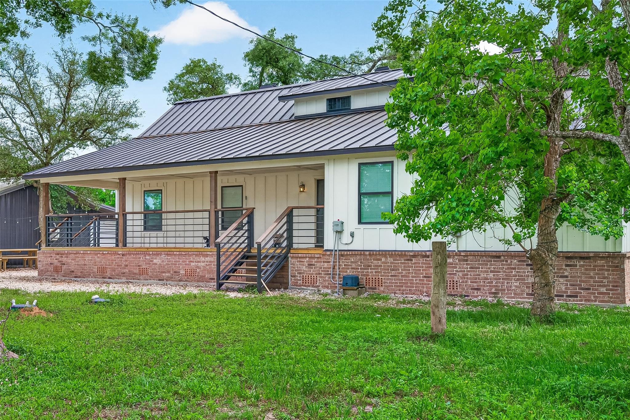 803 County Road 772