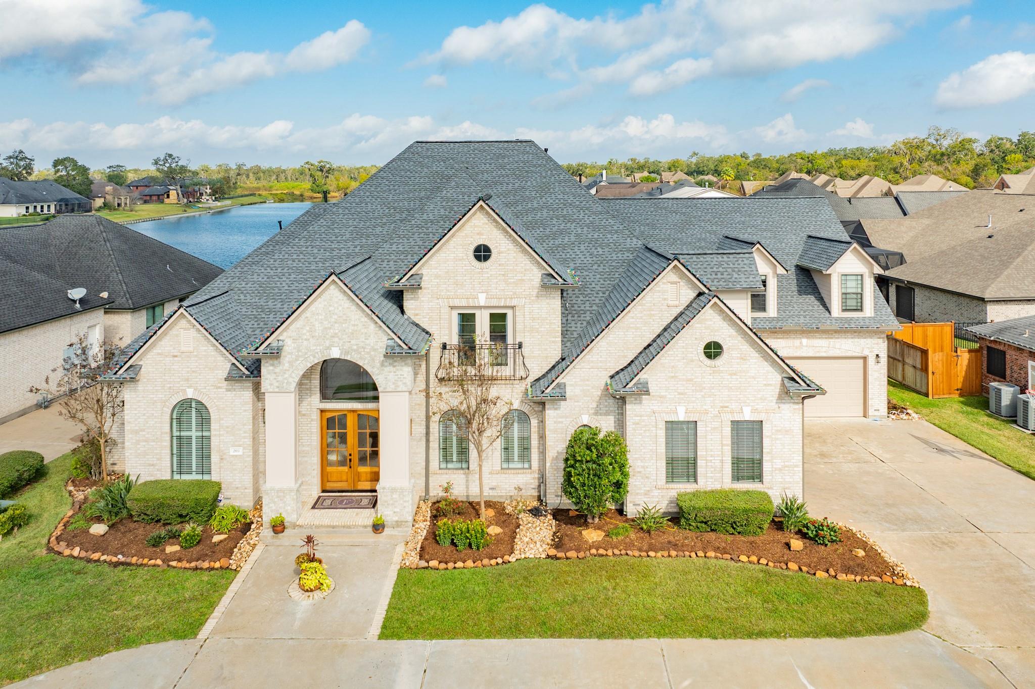 203 Arrowhead Drive