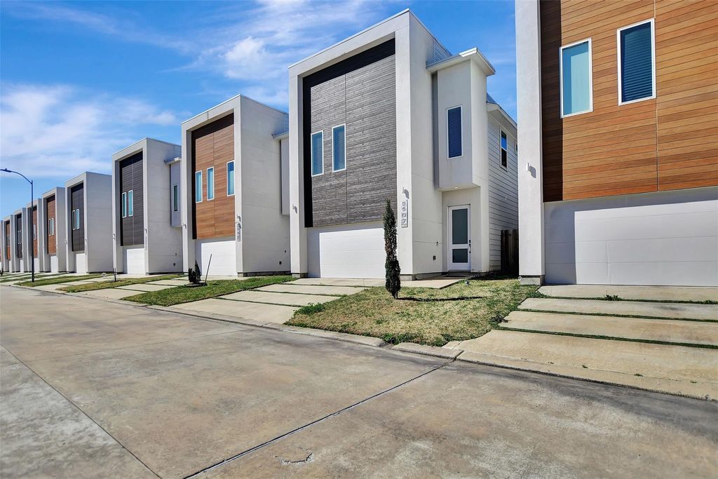 Photo of 5507 Robusto Place, Houston, TX 77091 (MLS # 72669638)