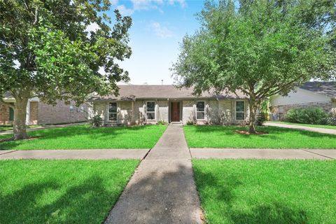 Photo of 1726 Ashford Hollow Lane, Houston, TX 77077 (MLS # 96042892)