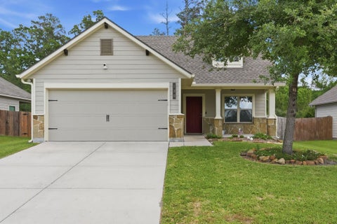 Photo of 130 Emery Oak Way Way, Huntsville, TX 77320 (MLS # 5355231)
