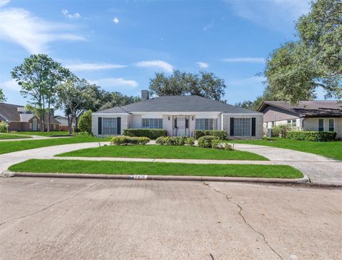 Photo of 9418 Brooding Oak Circle, Houston, TX 77096 (MLS # 57568509)