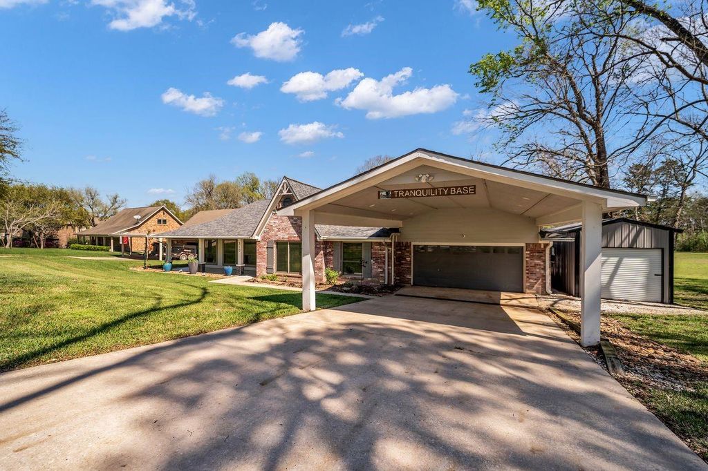 Photo of 310 Cove Loop, Coldspring, TX 77331 (MLS # 75165484)