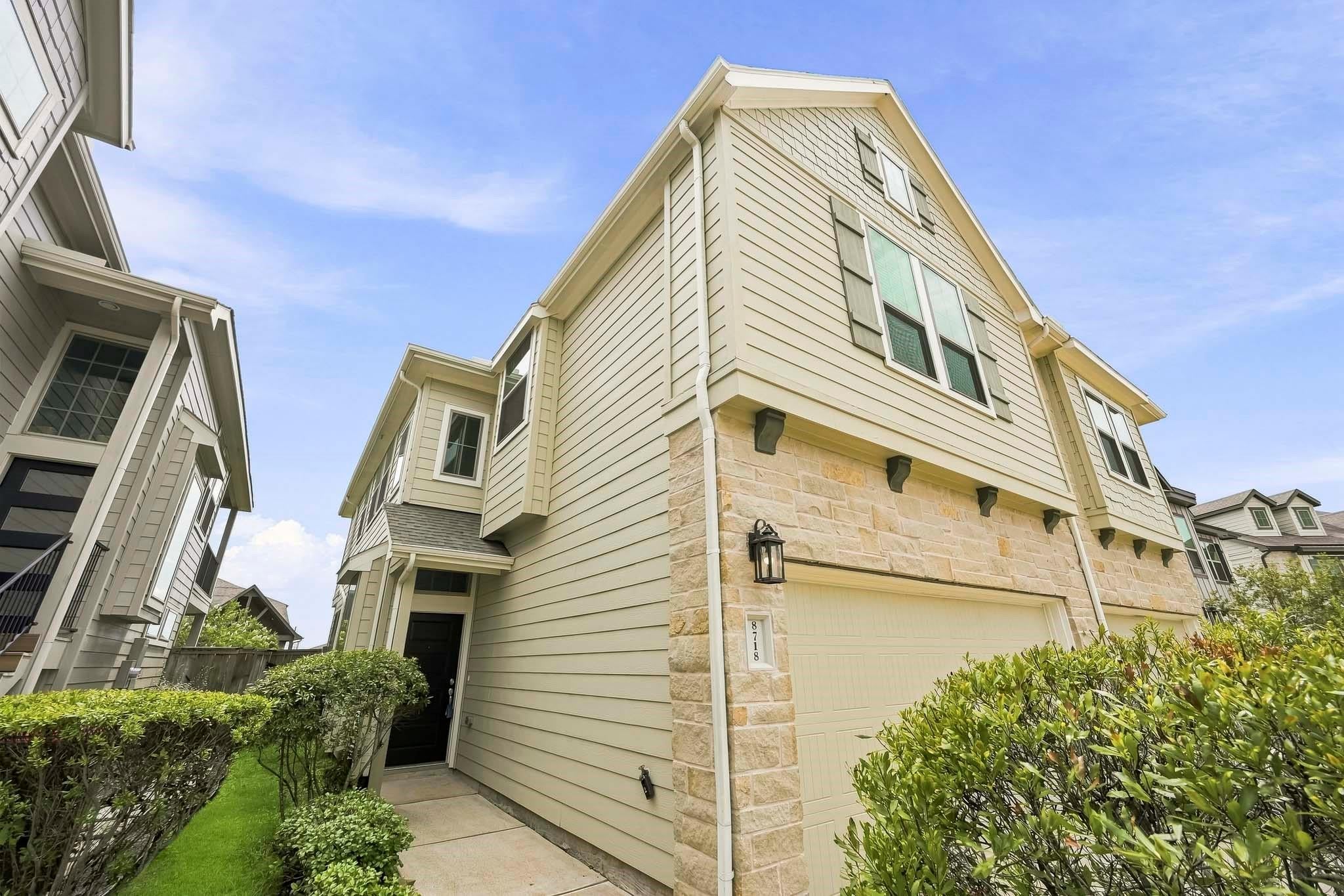 8718 Laurel Crest Drive