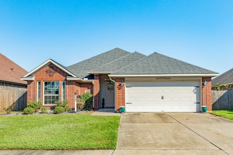 Photo of 112 Blue Jay Court, Richwood, TX 77566 (MLS # 47041890)