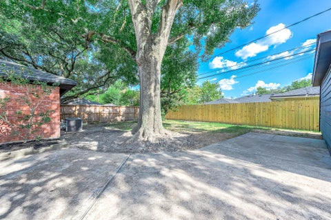 Tiny photo for 5507 Valkeith Drive, Houston, TX 77096 (MLS # 13787605)