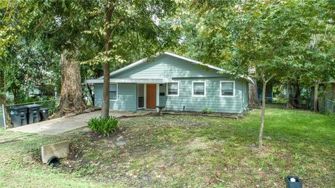 Homes For Sale - 421 E Park Street<br/> Alvin, TX 77511