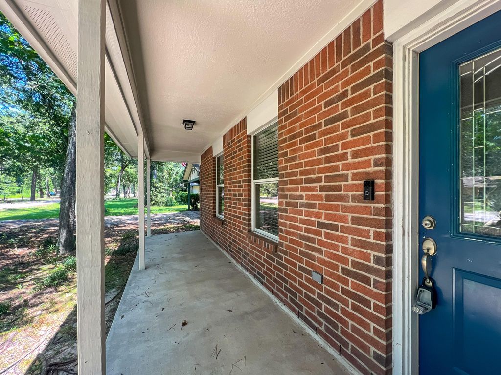 Photo of 327 Chateau Woods Parkway Drive, Conroe, TX 77385 (MLS # 52245678)