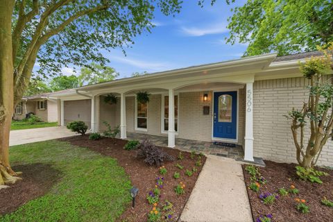 Photo of 5506 Creekbend Drive, Houston, TX 77096 (MLS # 91987877)