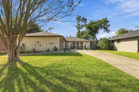 Photo of 214 Maybrook Drive, Houston, TX 77015 (MLS # 89904666)