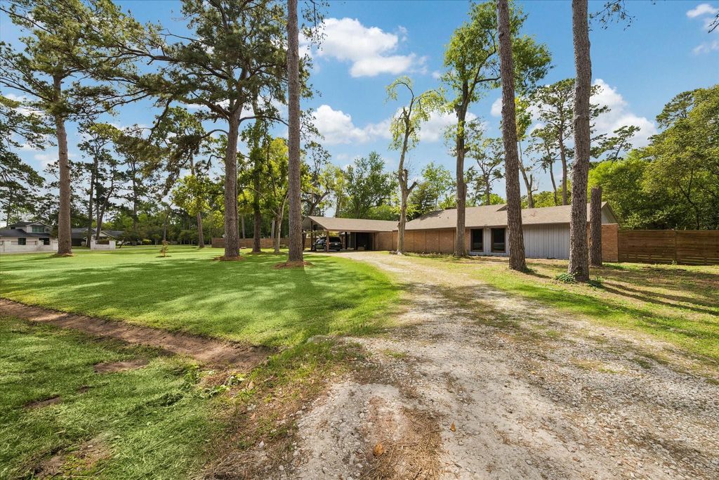 Photo of 9805 Shadow Wood Drive, Houston, TX 77080 (MLS # 98911688)