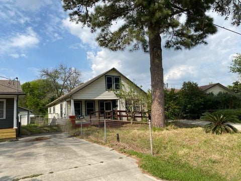 Homes For Sale - 1004 Mccall Avenue<br/> Conroe, TX 77301