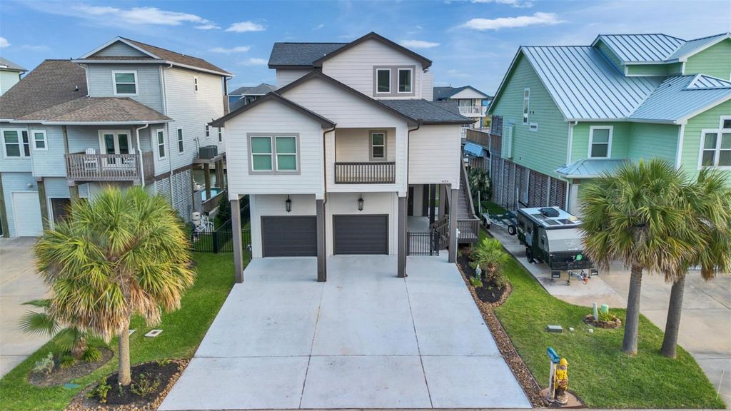 Photo of 425 Amanda Circle, Tiki Island, TX 77554 (MLS # 37560173)