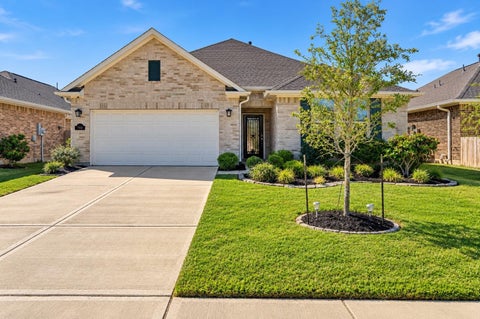 Photo of 7910 Royal Palm Drive, Fulshear, TX 77441 (MLS # 82804395)