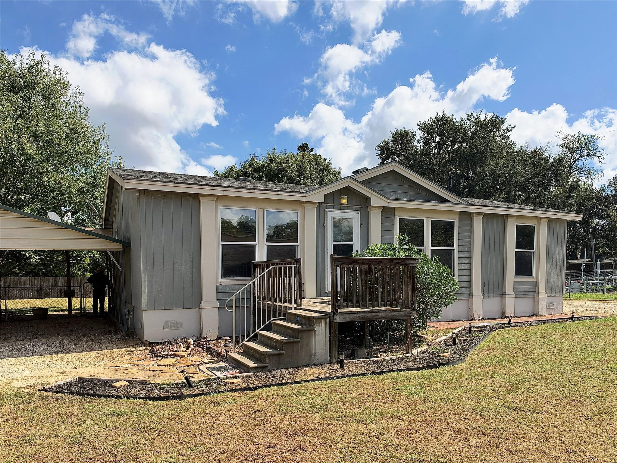 933 Front Street