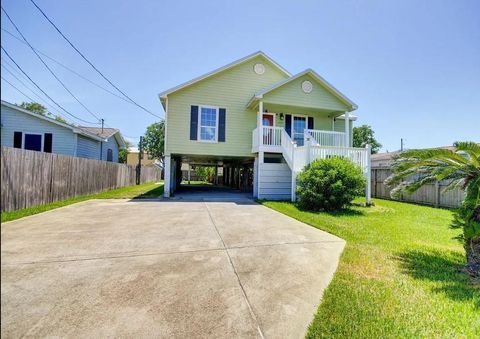 Photo of 641 4th Street, Dickinson, TX 77539 (MLS # 13875865)