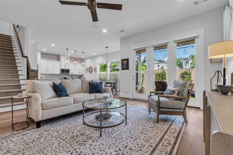 Photo of 7720 N Fall Run Crossing Xing, Houston, TX 77055 (MLS # 40499154)