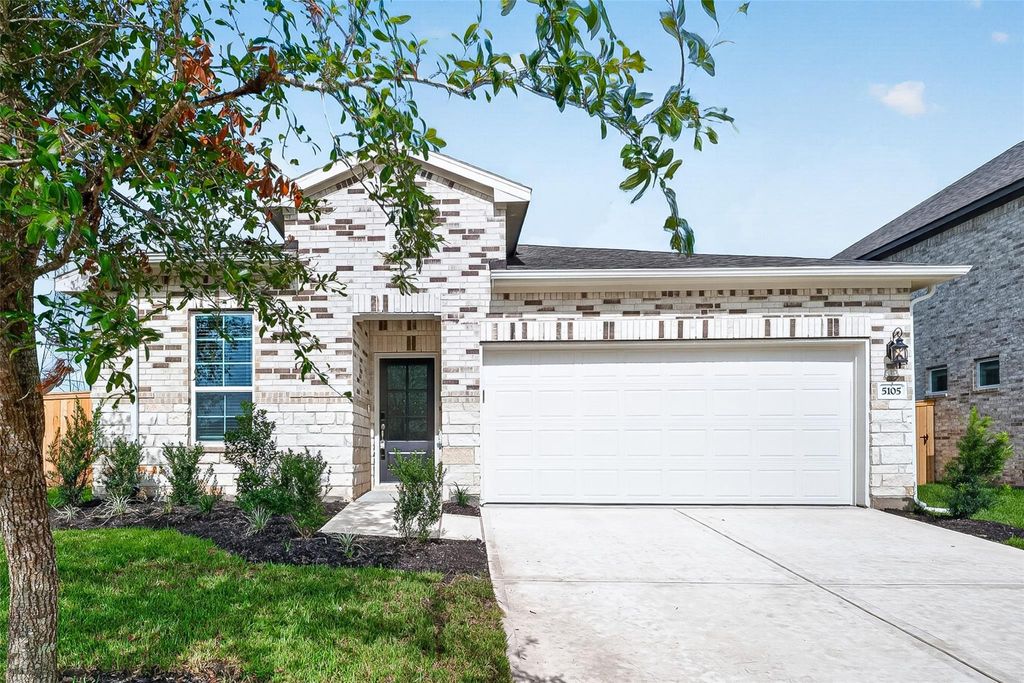 Photo of 5105 Redbud Valley Dr Dr, Pearland, TX 77584 (MLS # 32718616)