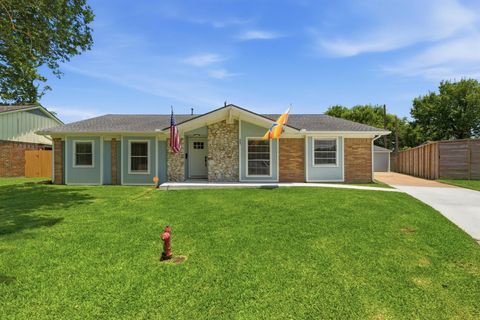 Photo of 447 Castlebar Court, Houston, TX 77015 (MLS # 17597892)