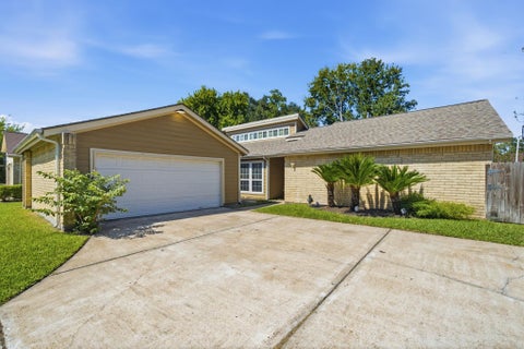 Homes For Rent - 6030 Elkwood Forest Drive<br/> Houston, TX 77088